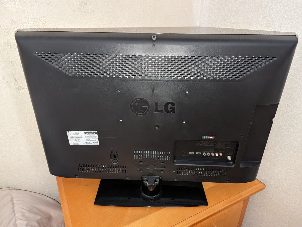 2 X 32 Inch LG TV
