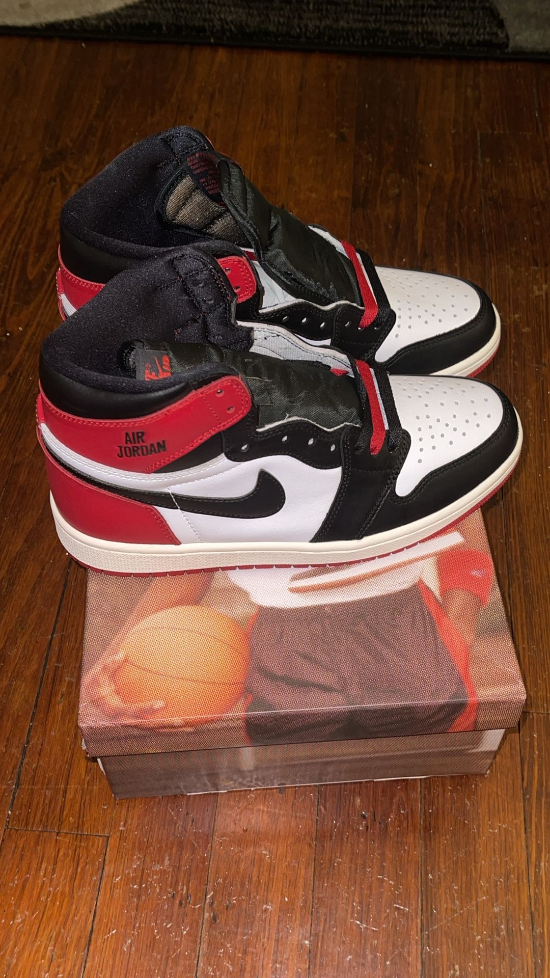 Air Jordan 1 High OG “Black Toe
