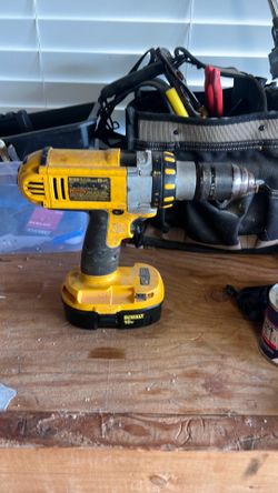 Dewalt drill 18v with battery