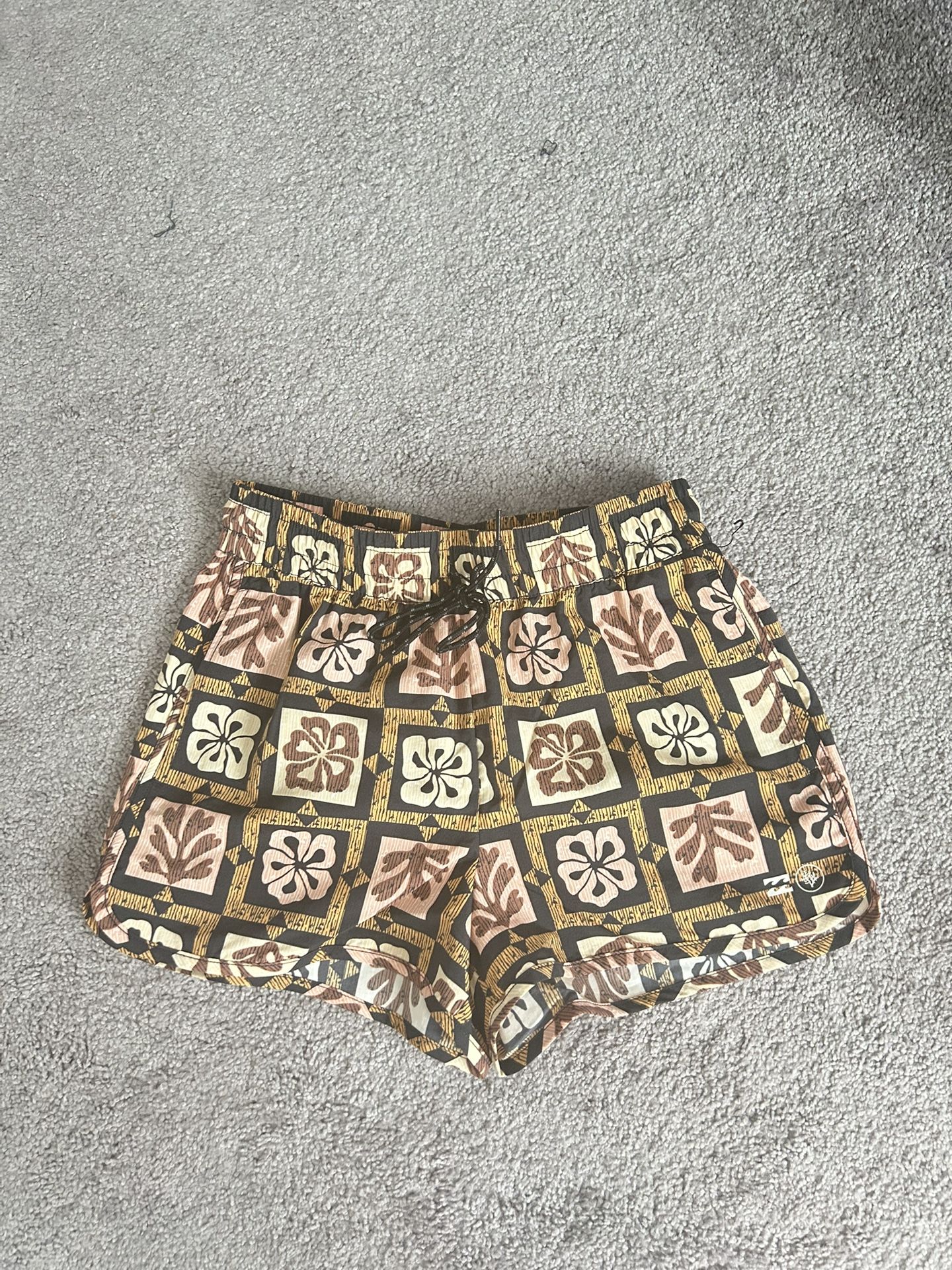 Billabong Women’s High Waist Floral Brown Tan Shorts, Size S, NWOT