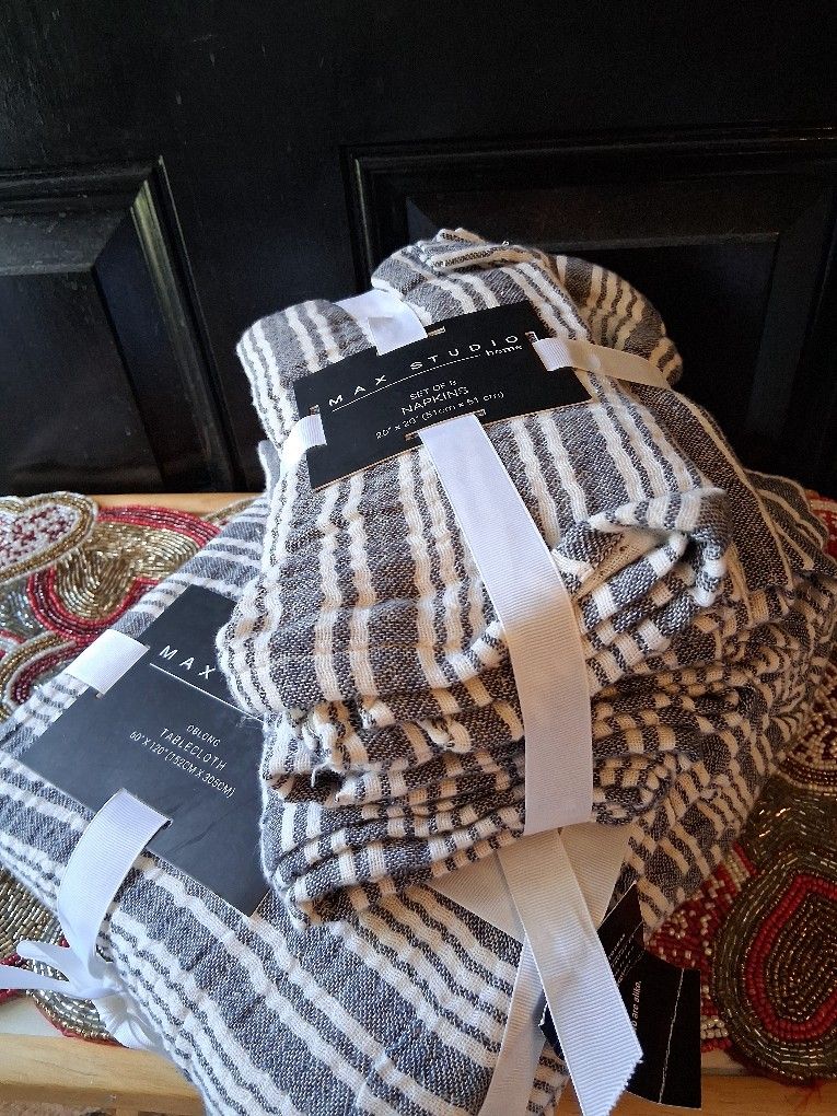 Tablecloth And 8 Napkins, 100% Cotton