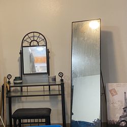 Elegant vanity With Bench/tool Mirror