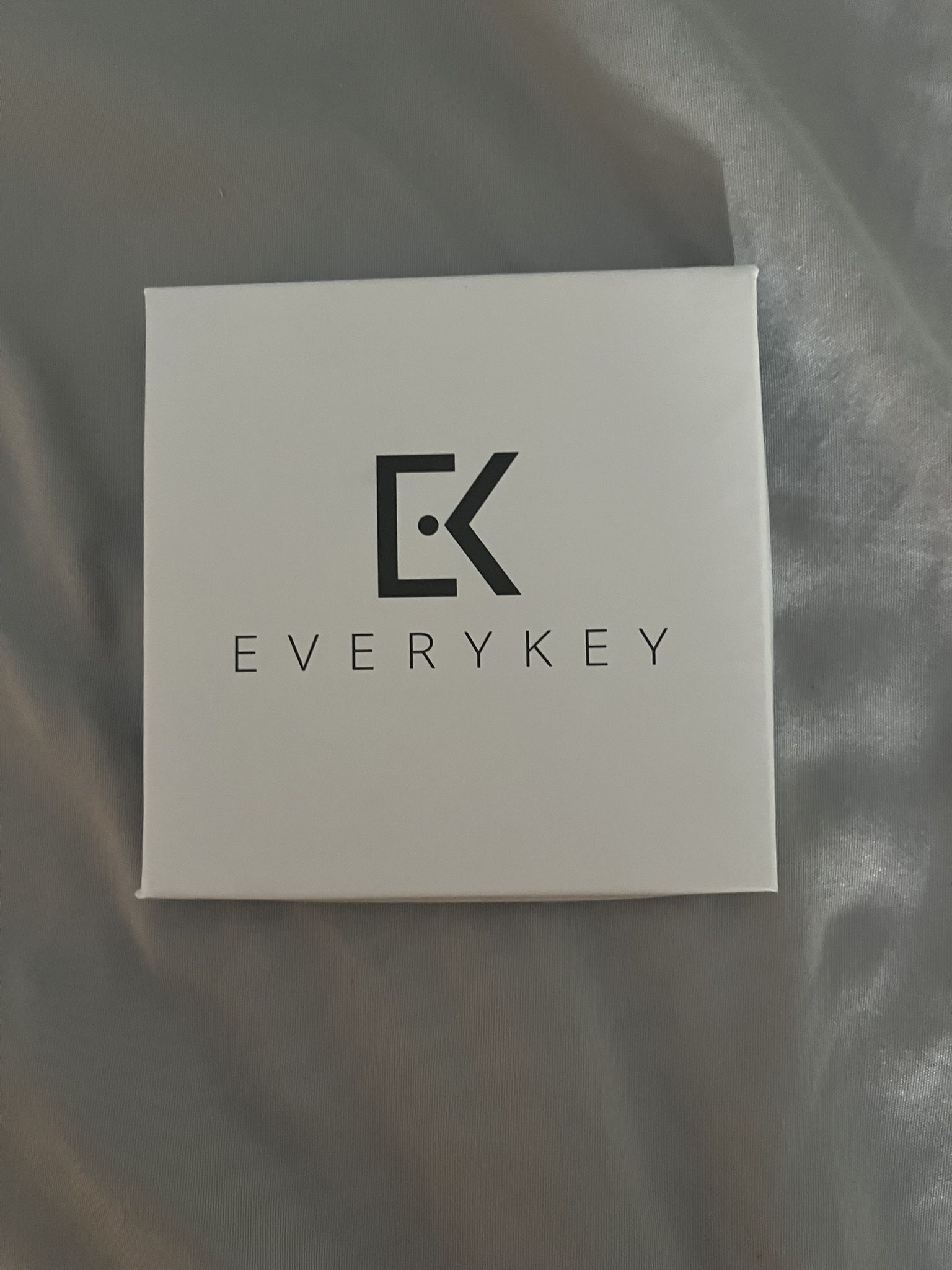 Everykey Smart Key W/ Charging Cable & Keychain Accessory