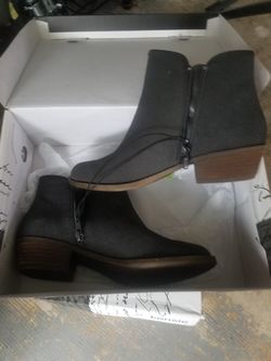 Women booties size 8