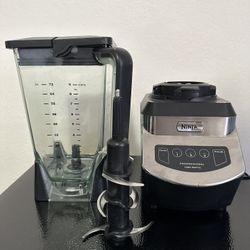 Ninja 1,000 watts blender for Sale in Los Angeles, CA - OfferUp