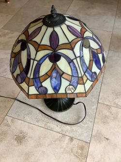 Quoizel Stained Glass Table Lamp Tiffany Style 2 Bulb Floral Design