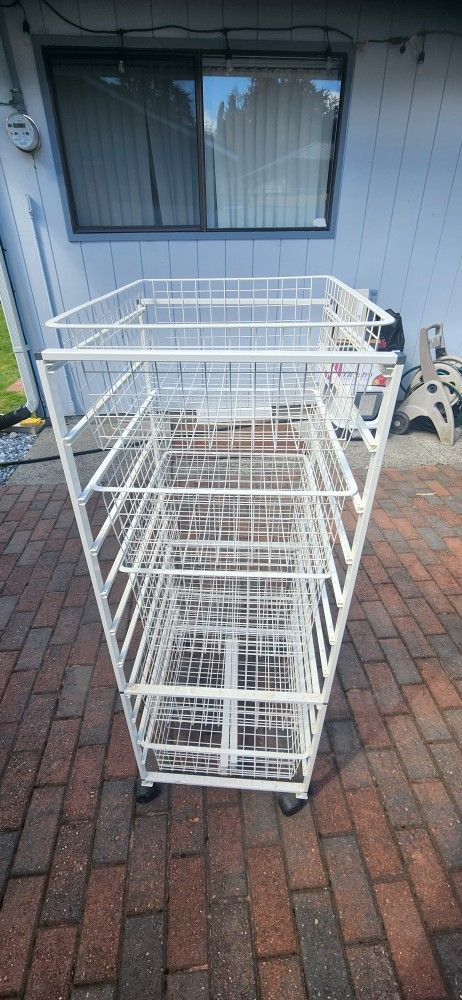 Metal container with wheels