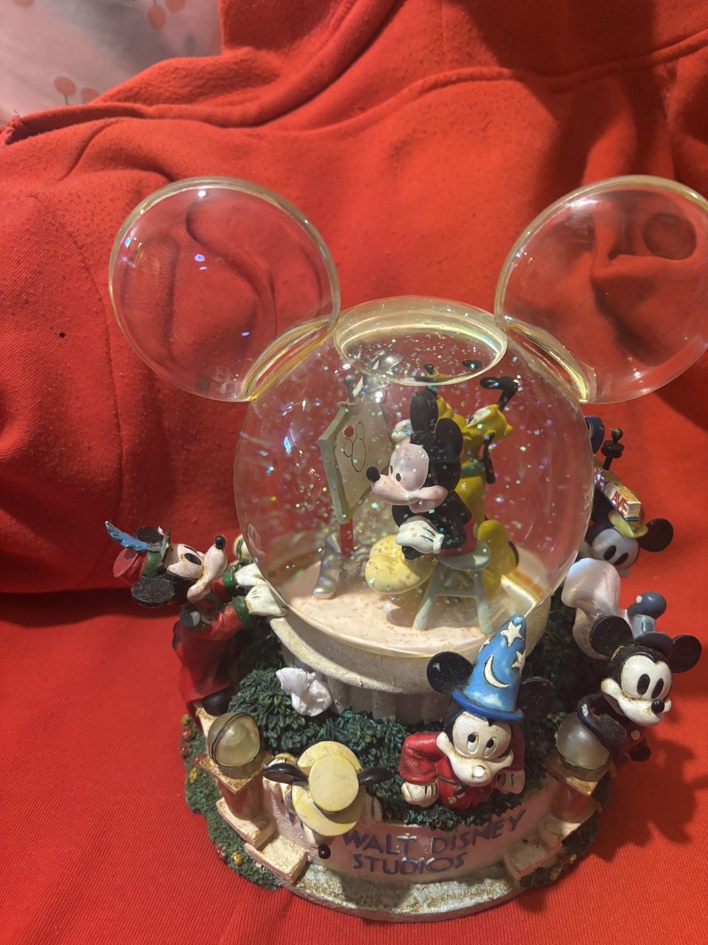 Mickey Mouse Snow globe