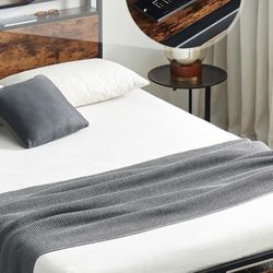 SELLING FULL SIZE BED FRAME 