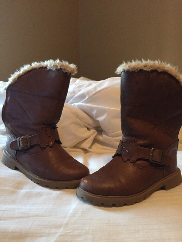 Girls boots very cute size 11