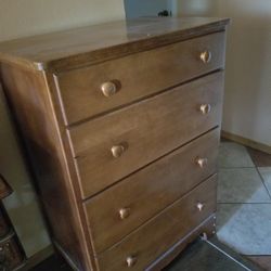 Dresser 