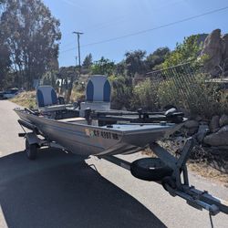 15' Lowe bass boat