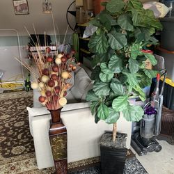 GREEN ARTIFICIAL PLANT