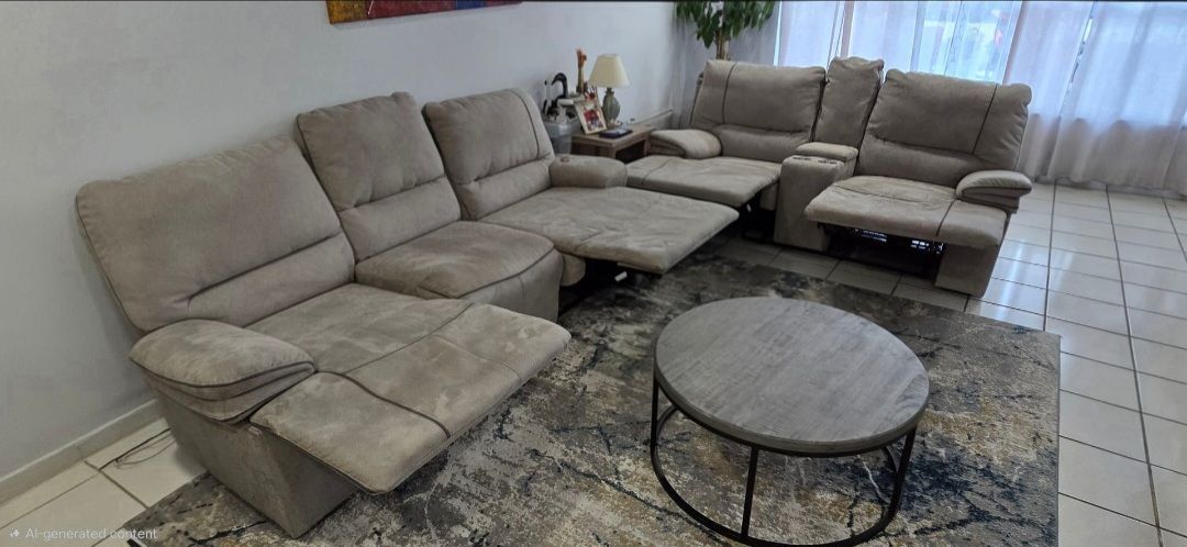 Beautiful modern reclining sectional sofa in excellent condition