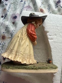 A little robin figurine