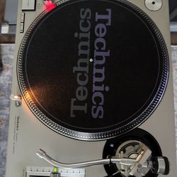TECHNICS 1200 MK2 TURNTABLE (All original!)