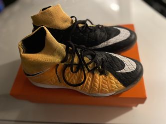Nike HypervenomX Proximo II men’s indoor soccer shoes