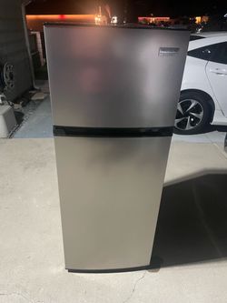 FRIGIDAIRE GALLERY THIN FRIDGE & FREEZER