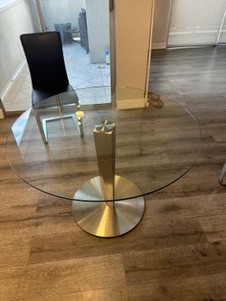 Vispa Round Glass Dining Table