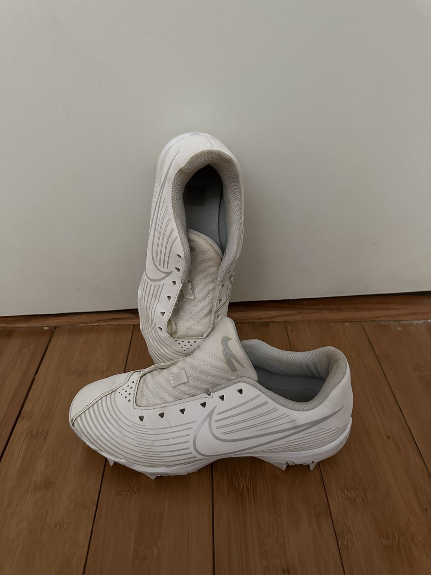 Woman Softball Shoes 6.5