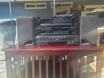 Kenwood stereo amplifier KA-127/synthesizer tuner K-57/ 5 disc changer system/ 2 speakers Magnavox