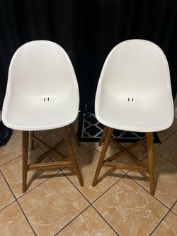 Chair white / Sillas Blancas