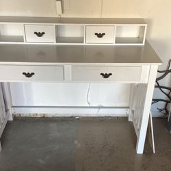 Girls Desk/Vanity Or Makeup Table 