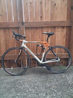Novara Strada 55cm Road Bike
