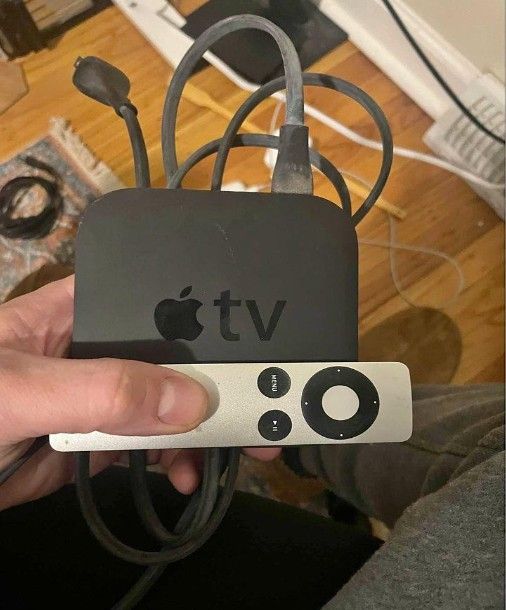 Apple Tv 3rd Gen with remote and box