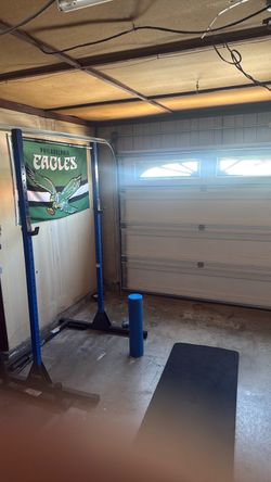 Squat rack / pull up bar