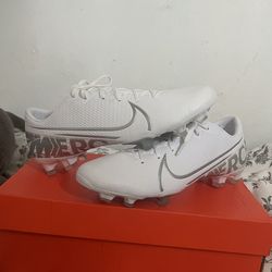 Soccer Cleats- Vapor 13 Academy FG/MG