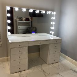 Makeup Vanity with Bluetooth Mirror / price includes delivery and assembly Financing available , In Stock 