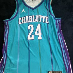 BNWT Extremely Rare XL #24 Kobe Bryant What If Charlotte Hornets Throwback Jersey