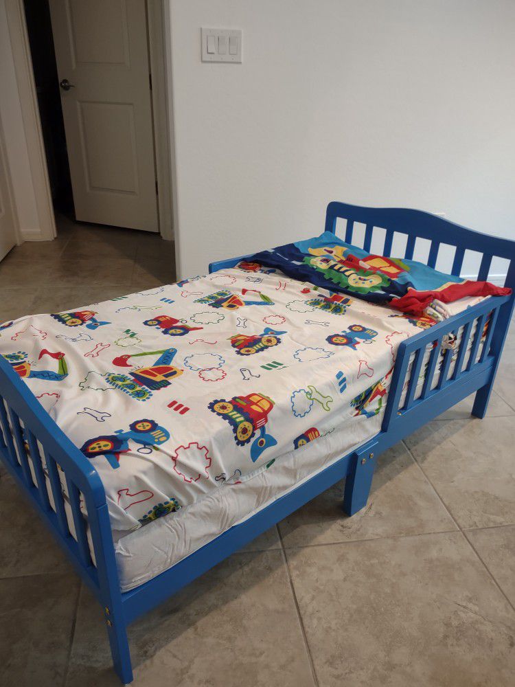 Toddler Bed, Excellent Condition 