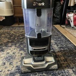 Shark Navigator UV 650 Vacuum