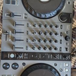 Pioneer DDJ-FLX6 w/PreSonus 60watt studio monitors $550 (OBO)