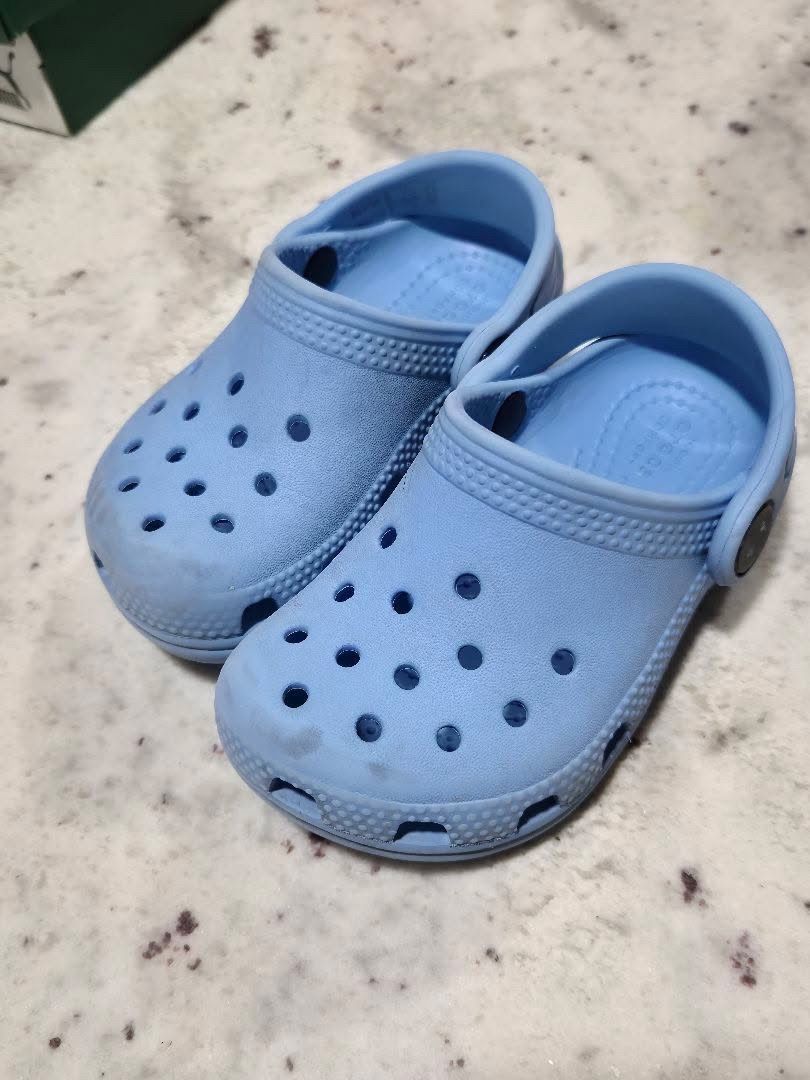 Crocs Size 7 Azul
