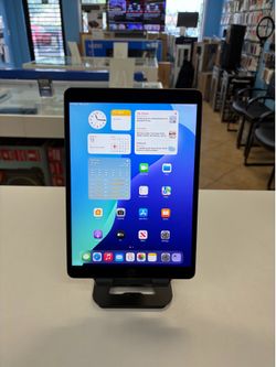 iPad Air 10.9inch 256GB Flawless condition latest iOS 26