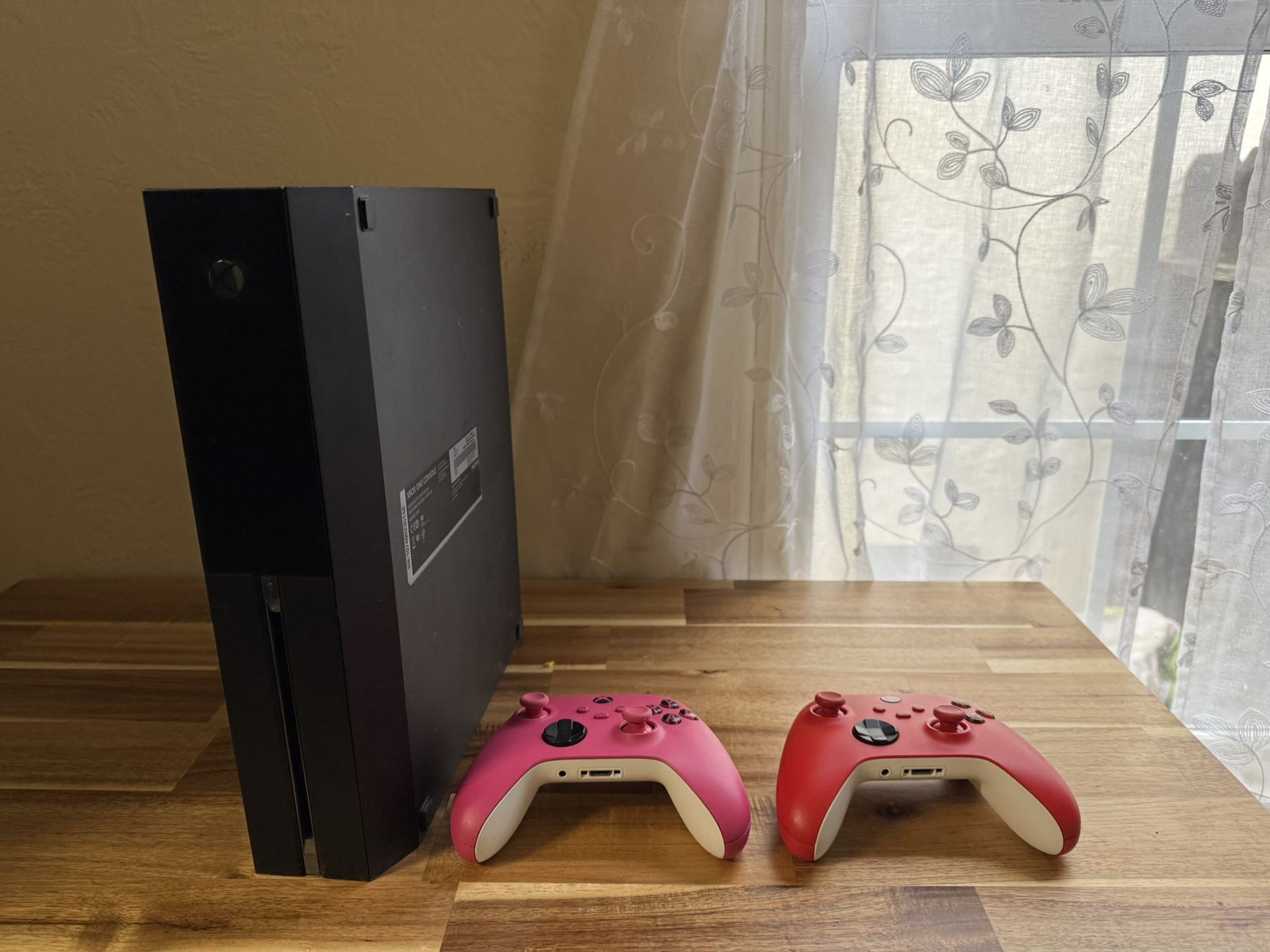 Xbox One And Controllers