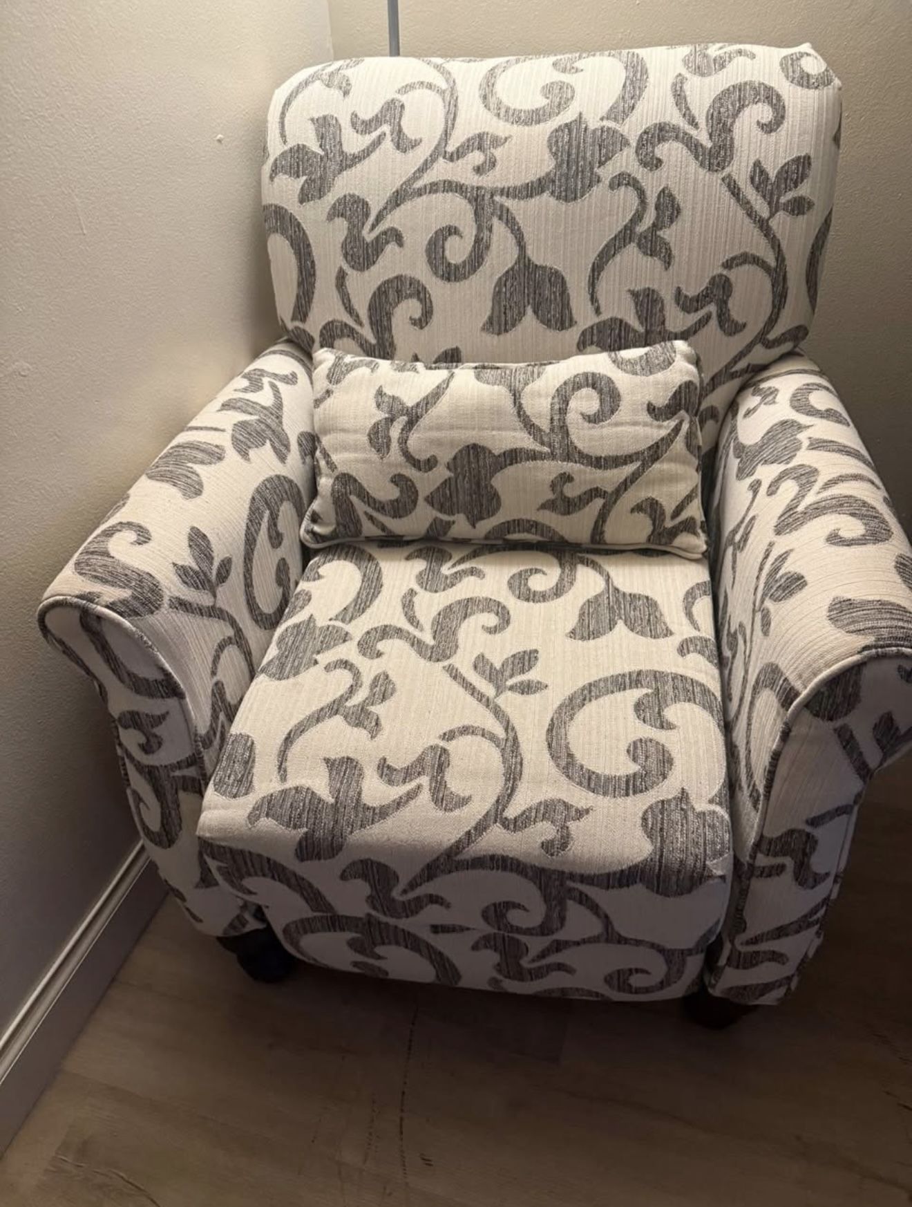 Chic Recliner