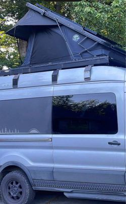 Save Big! Brand new Cloud Nine Stratus Hard Shell Rooftop Tent