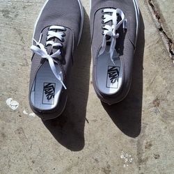VANS Shoes - MEN'S SIZE 9