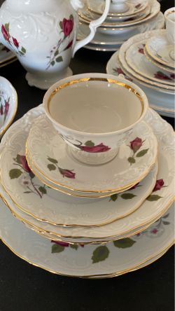 Dishes set of 4 complete with extras.