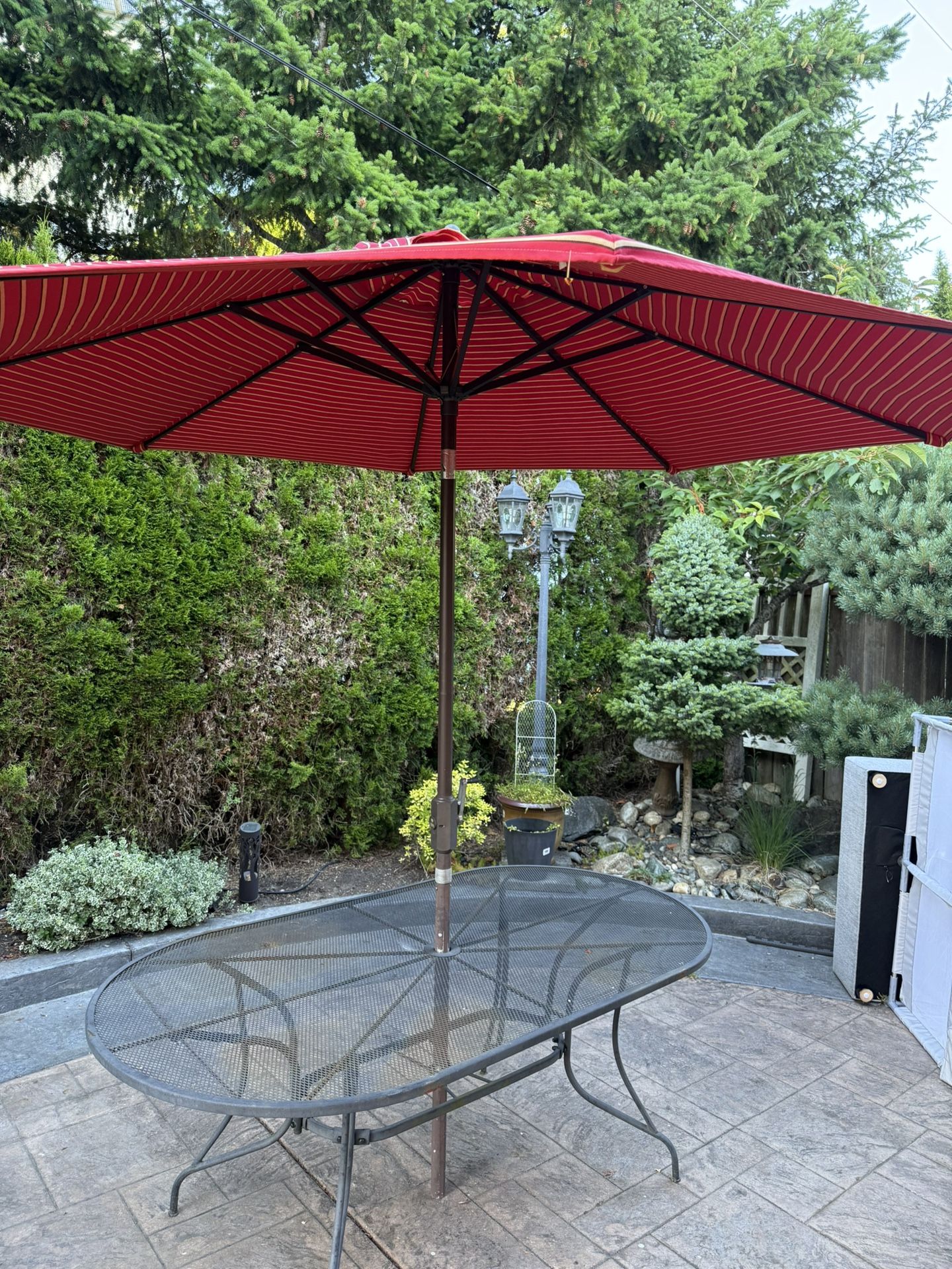 Outdoor Dining Table With Umbrella Shade