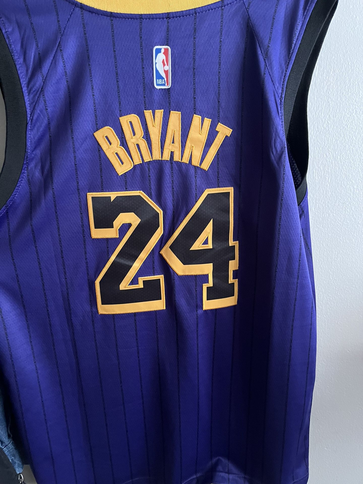 Adidas Los Angeles Lakers Kobe Bryant Swingman Jersey Medium for Sale in  Bowling Green, NY - OfferUp