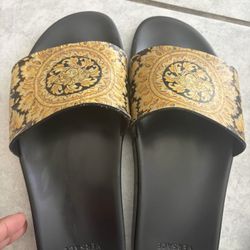 Versace slides FOR SALE ! Black & Gold size 43.5/44 