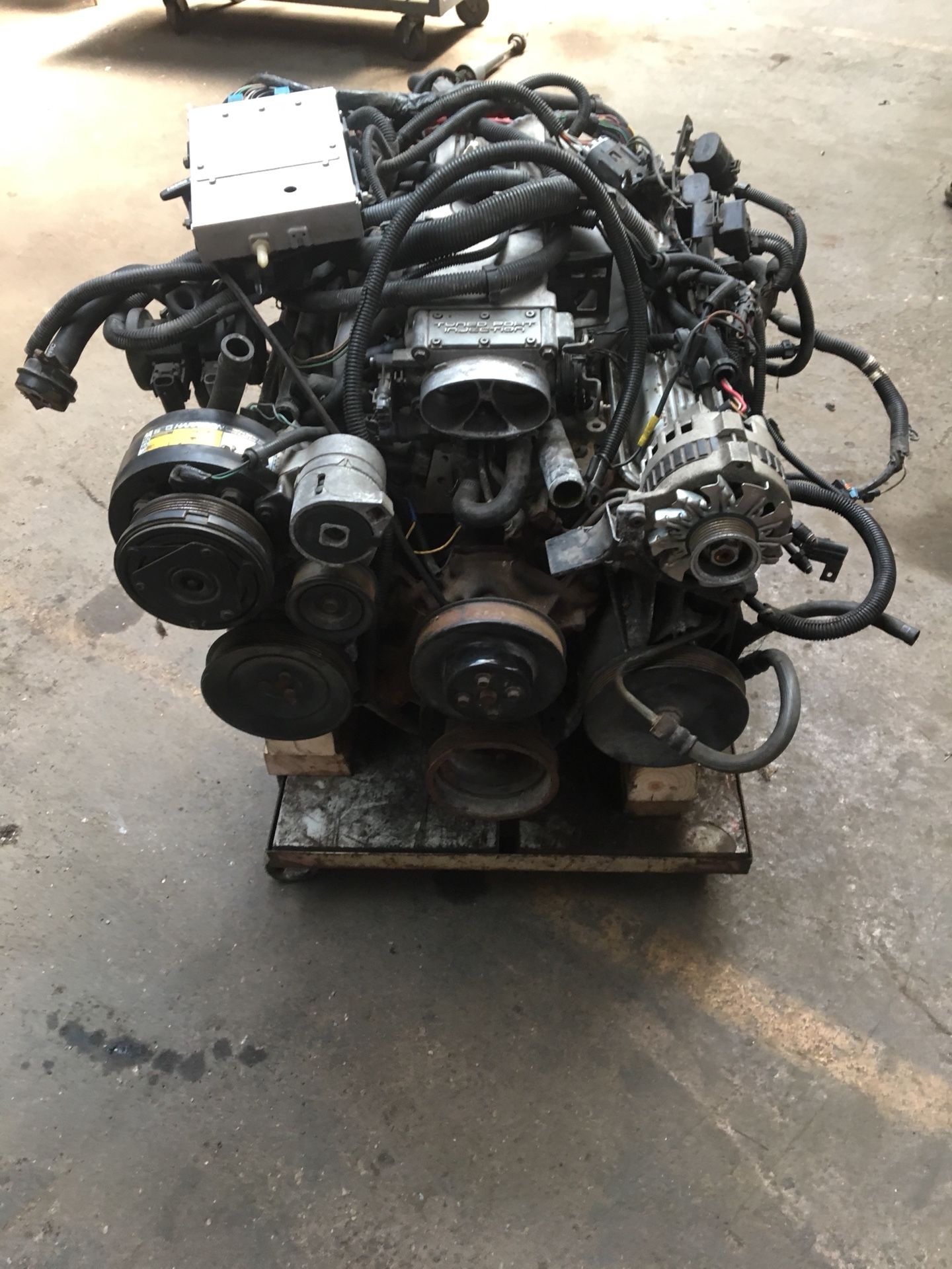 350 5.7L tpi engine $750 Camaro firebird