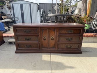 Dresser