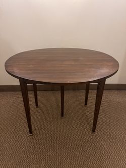 Henkel-Harris mahogany wood 2238 Washington Pembroke table, drop-leaf expanding dining table from Virginia Gallery