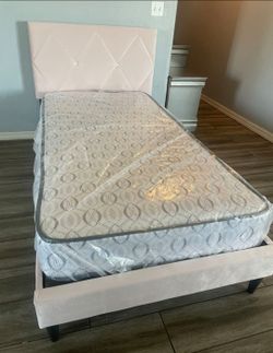 Brand New Twin Size Pink Platform Bed Frame +Mattress